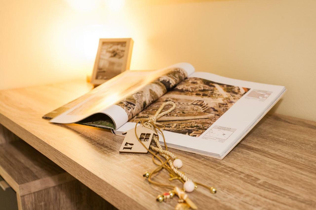 Private Central View Rooms In Apartment Near To Acropolis Metro Station Athens Ngoại thất bức ảnh