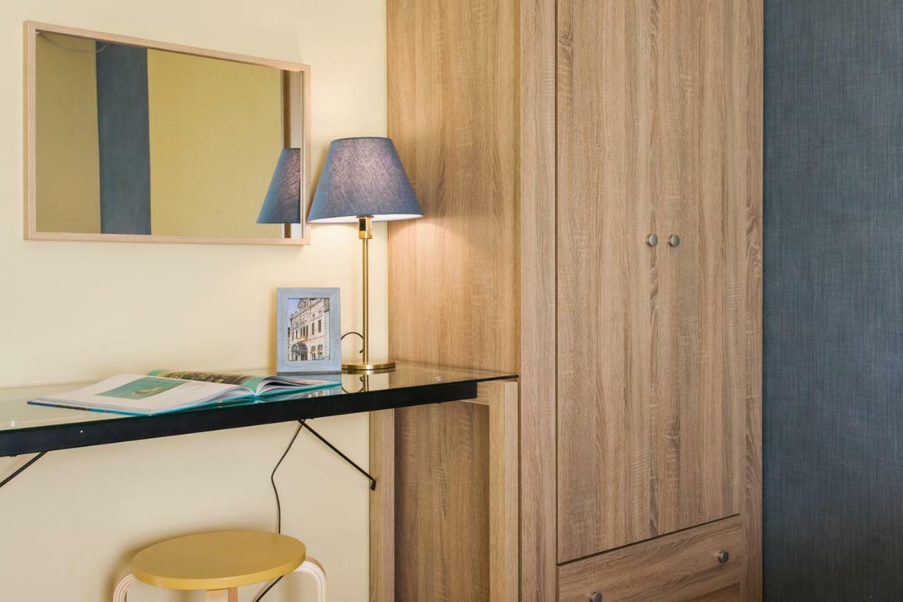 Private Central View Rooms In Apartment Near To Acropolis Metro Station Athens Ngoại thất bức ảnh