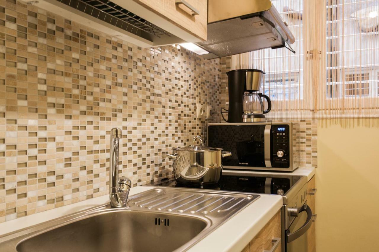 Private Central View Rooms In Apartment Near To Acropolis Metro Station Athens Ngoại thất bức ảnh